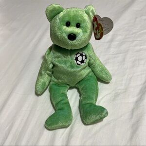 Vtg. Ty Beanie Baby-Kicks the Soccer Bear-DOB 8-16-1998-org tags Green Soccer